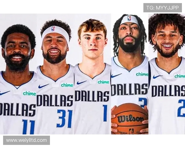 独行侠与凯尔特人激战正酣 双方球员全力以赴争夺季后赛关键胜利