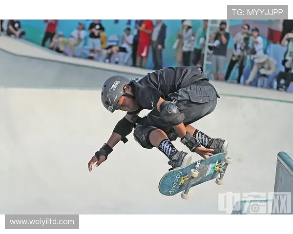 深圳滑板队在极限运动会中以85分领先积分榜展现强劲实力 深圳滑板队在极限运动会中以85分领先积分榜展现强劲实力